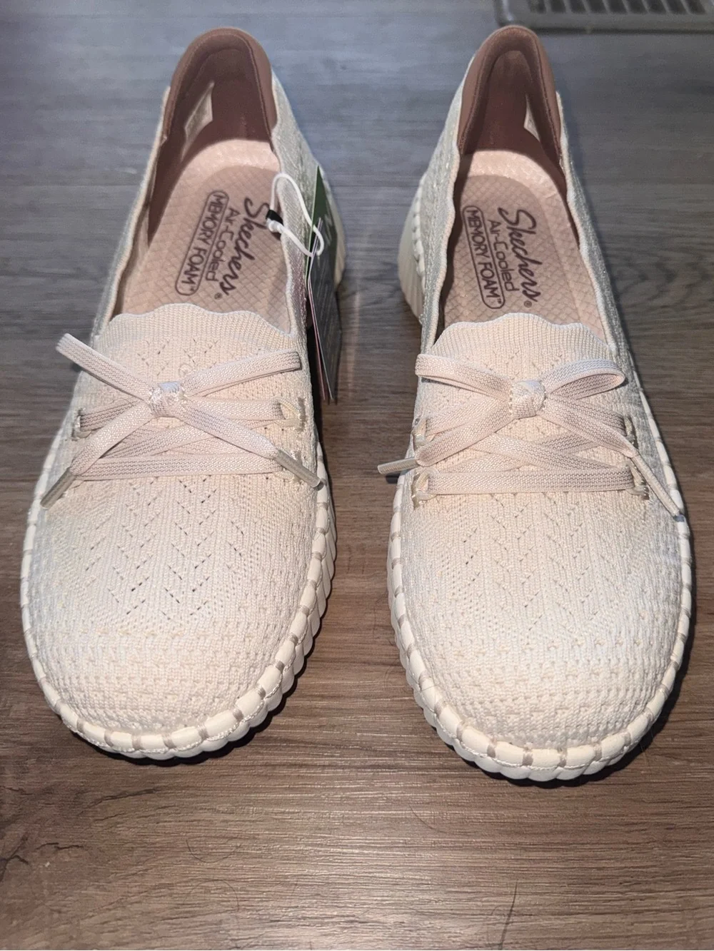 Skechers Wilshire Blvd Knit Sail slip-on casual loafers shoes size 7 off white